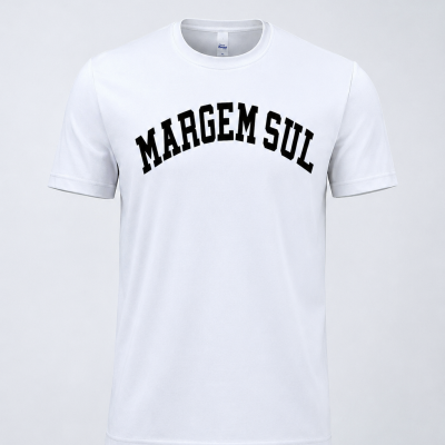 T-shirt branca com texto preto MARGEM SUL