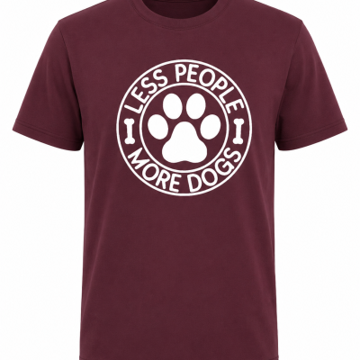 T-shirt vinho com estampa branca de pata de cão e texto