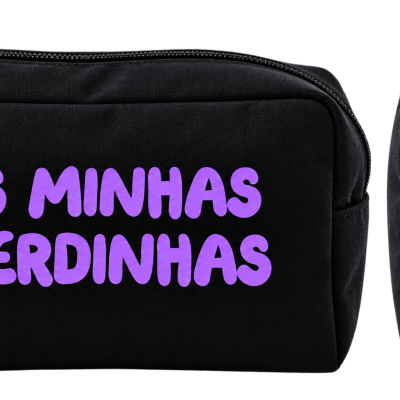 Bolsa preta com texto roxo AS MINHAS MERDINHAS