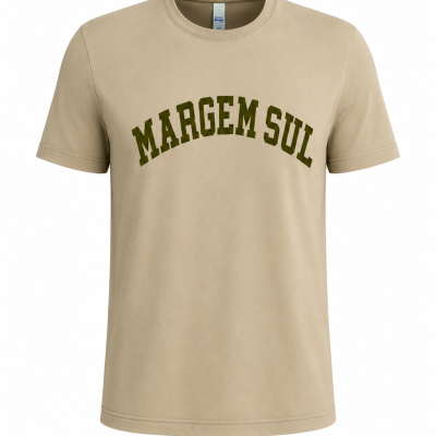 T-shirt bege com texto verde escuro MARGEM SUL