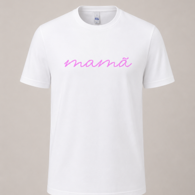 T-shirt branca com texto rosa mamã no peito