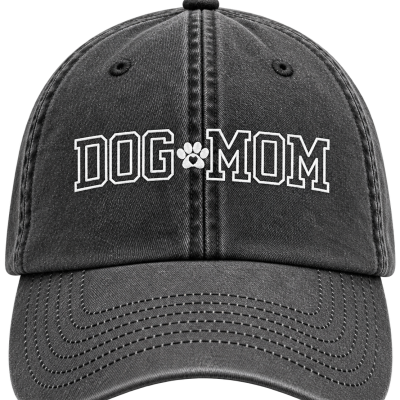 Boné preto com texto branco DOG MOM e símbolo de pata