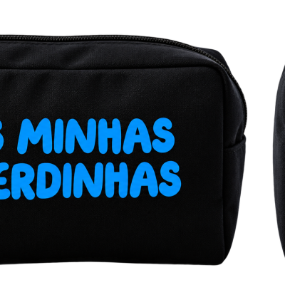 Necessaire preta com texto azul AS MINHAS MERDINHAS