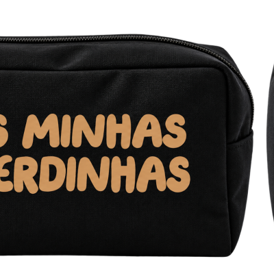 Necessaire preta com texto AS MINHAS MERDINHAS em bege