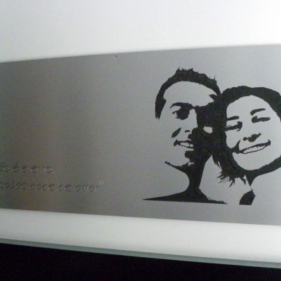 https://www.proudfactory.pt/product/retrato-gravura-aluminio-composito-1200x600mm