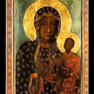 Pintura religiosa da Virgem Maria e Menino Jesus com auréolas douradas e roupas decoradas