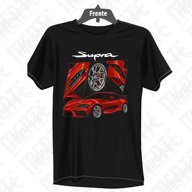 Toyota Supra MK5 T-shirt preta com ilustração de carro vermelho e texto Supra