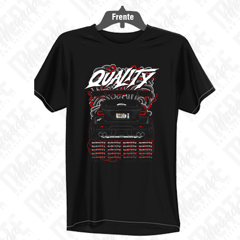 Subaru T-shirt preta com estampa de carro desportivo e texto QUALITY na frente
