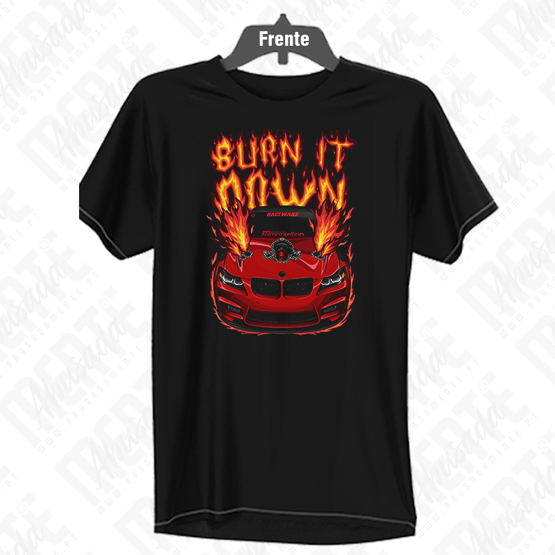 BMW T-shirt preta com estampa de carro vermelho em chamas e texto BURN IT DOWN