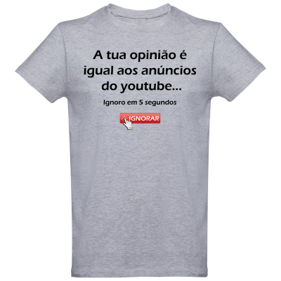 T-shirt cinzenta com texto em português sobre anúncios de YouTube