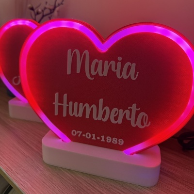 Luminária coração vermelha com luz LED e texto branco