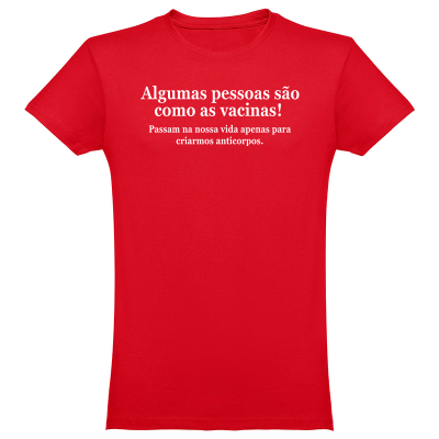 T-shirt vermelha com texto branco sobre vacinas em português