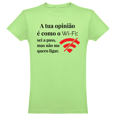 T-shirt verde clara com texto preto e símbolo Wi-Fi riscado em vermelho