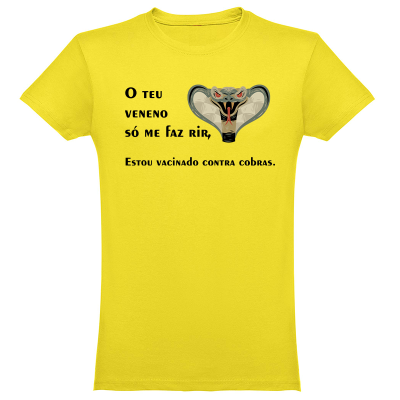 T-shirt amarela com impressão de cobra coral e texto a preto