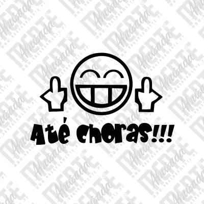Símbolo sorridente com dois dedos médios levantados e texto Até choras!!! em fundo branco