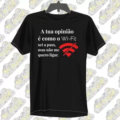 Camiseta preta com texto branco e ícone de Wi-Fi riscado vermelho