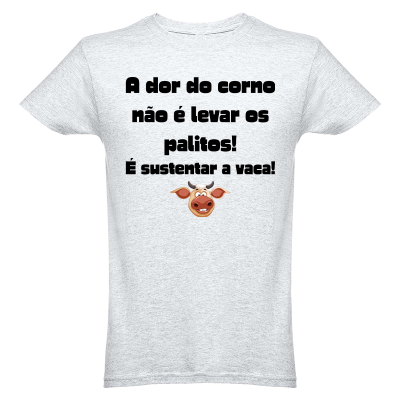 T-shirt cinzenta clara com texto humorístico e ilustração de vaca