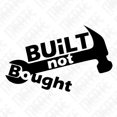 Design gráfico com chave de fendas e martelo em preto com texto BUILT not Bought