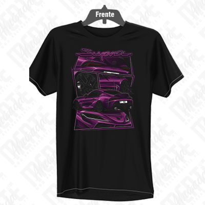 Camiseta preta com estampa de carro desportivo roxo e palavra Supra