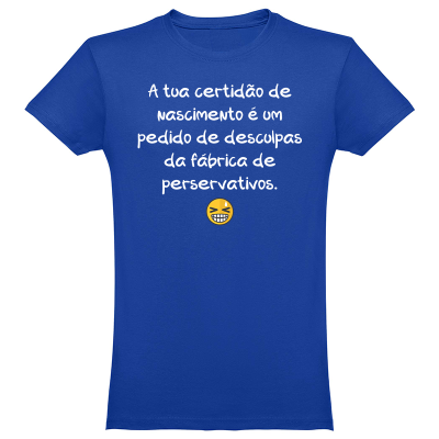 T-shirt azul com texto e emoji branco e amarelo