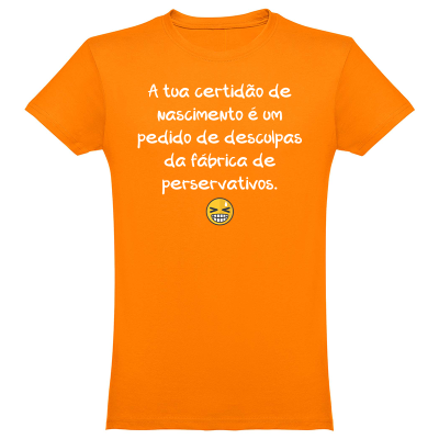 T-shirt laranja com texto branco e emoji sorridente