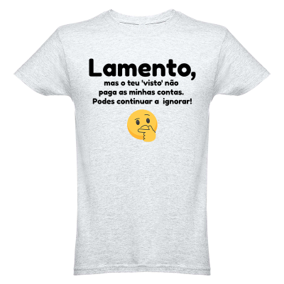 T-shirt cinza clara com texto e emoji a pensar