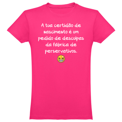 T-shirt rosa com texto branco e emoji sorridente