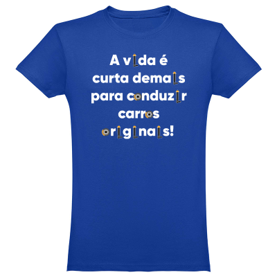 T-shirt azul com texto branco e gráficos de parafusos e engrenagens