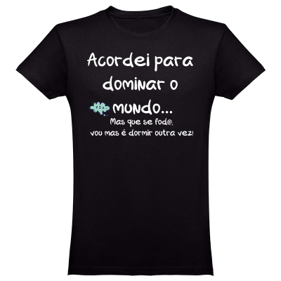 T-shirt preta com texto engraçado em português