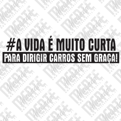 Texto # A VIDA É MUITO CURTA PARA DIRIGIR CARROS SEM GRAÇA! em preto sobre fundo branco