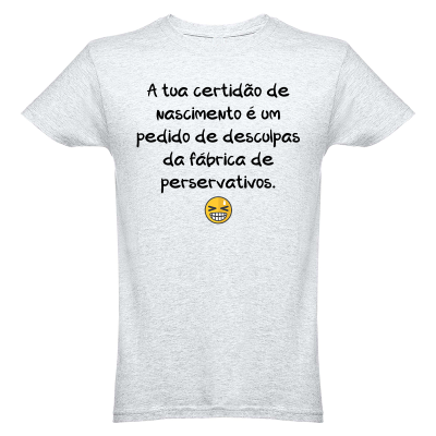 T-shirt cinzenta clara com texto preto e emoji sorridente