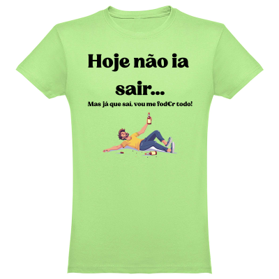 T-shirt verde claro com texto humorístico e ilustração de homem alcoolizado deitado