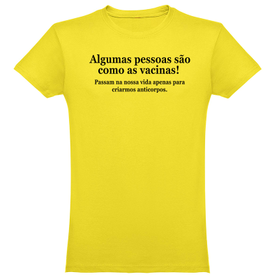 T-shirt amarela com texto em português