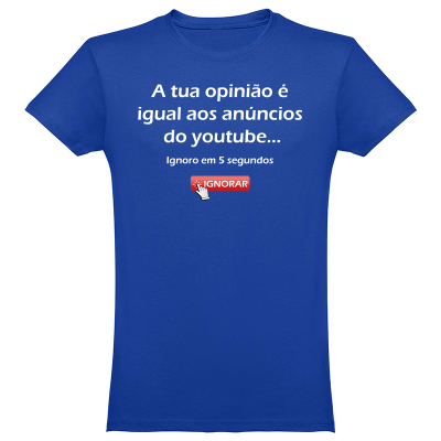 T-shirt azul com texto branco e botão vermelho IGNORAR