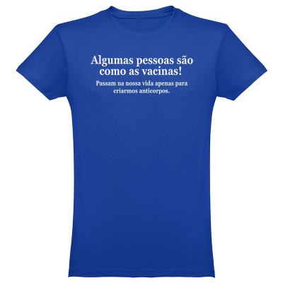 T-shirt azul com texto branco sobre vacinas em português