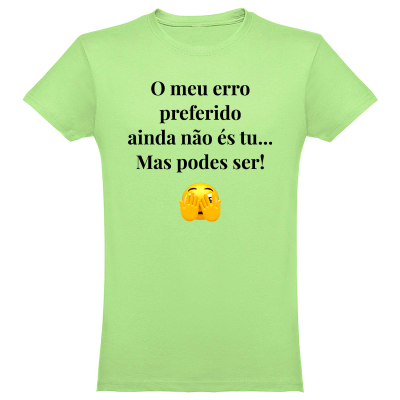 T-shirt feminina verde claro com texto humorístico e emoji no centro