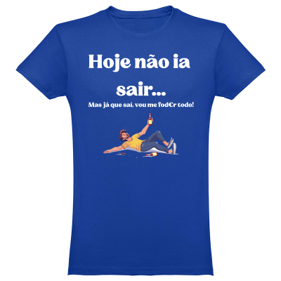 T-shirt azul com texto em português e ilustração de homem a cair com garrafas