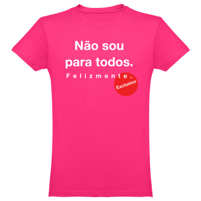 T-shirt rosa com texto branco e selo vermelho