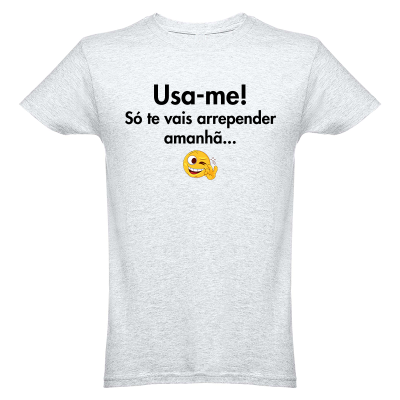 T-shirt cinza clara com texto divertido e emoji