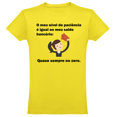 T-shirt amarela com texto e ilustração humorística sobre saldo bancário