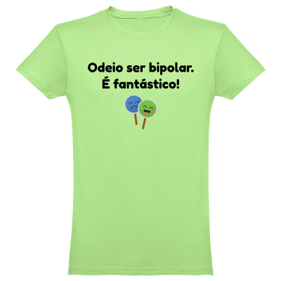 T-shirt verde clara com texto preto e desenho de pirulitos sorridentes