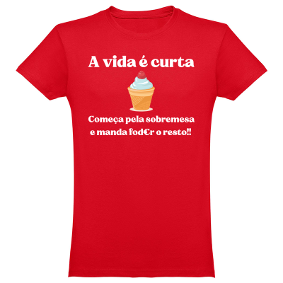 T-shirt vermelha com texto e imagem de gelado em cone