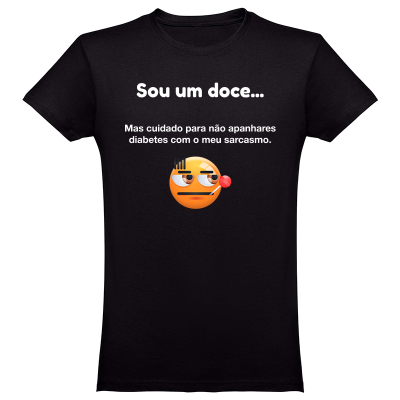 T-shirt preta com texto e emoji sarcástico