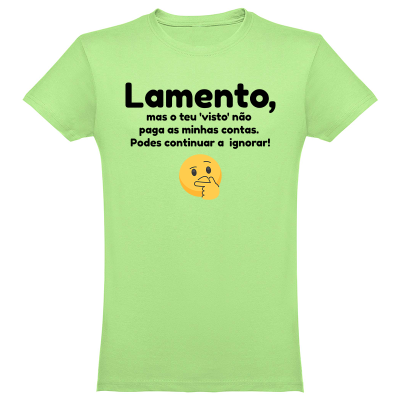 T-shirt verde clara com texto preto e emoji a pensar