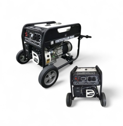 Dois geradores a gasolina portáteis de cor preta com rodas e painéis frontais com controles.