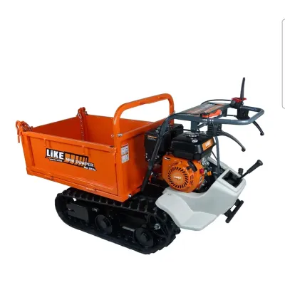 Mini dumper laranja com lagartas pretas e motor visível.