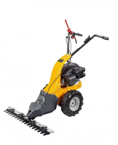 Motor agrícola amarelo e preto com lâminas de corte