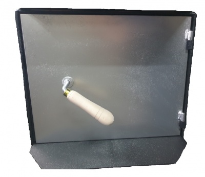 Painel metálico com armação preta e alavanca branca