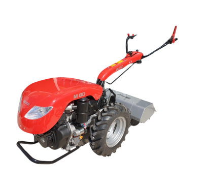 Motocultivador vermelho e preto com rodas de borracha e motor exposto
