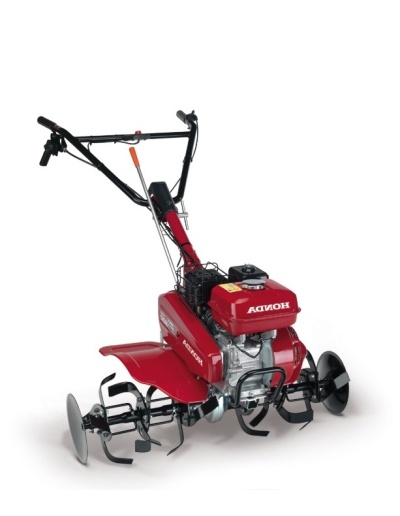 Motoenxada vermelha com motor Honda e lâminas rotativas